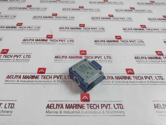 Telemecanique Xckm Zckm1 Limit Switch 240V 3A Ip66, Type 4 And 12