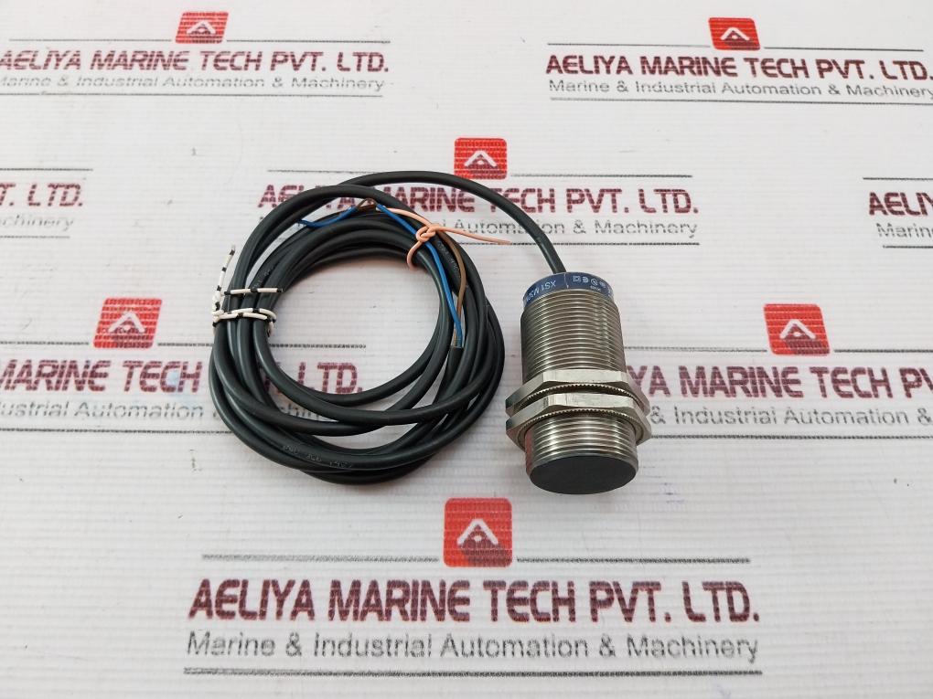 Telemecanique Xs1 M30Mb250 Inductive Proximity Switch 24…240V