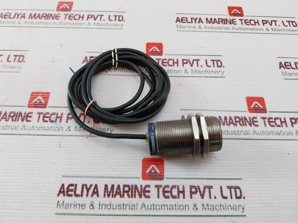 Telemecanique Xs1 M30Mb250 Inductive Proximity Switch 24…240V