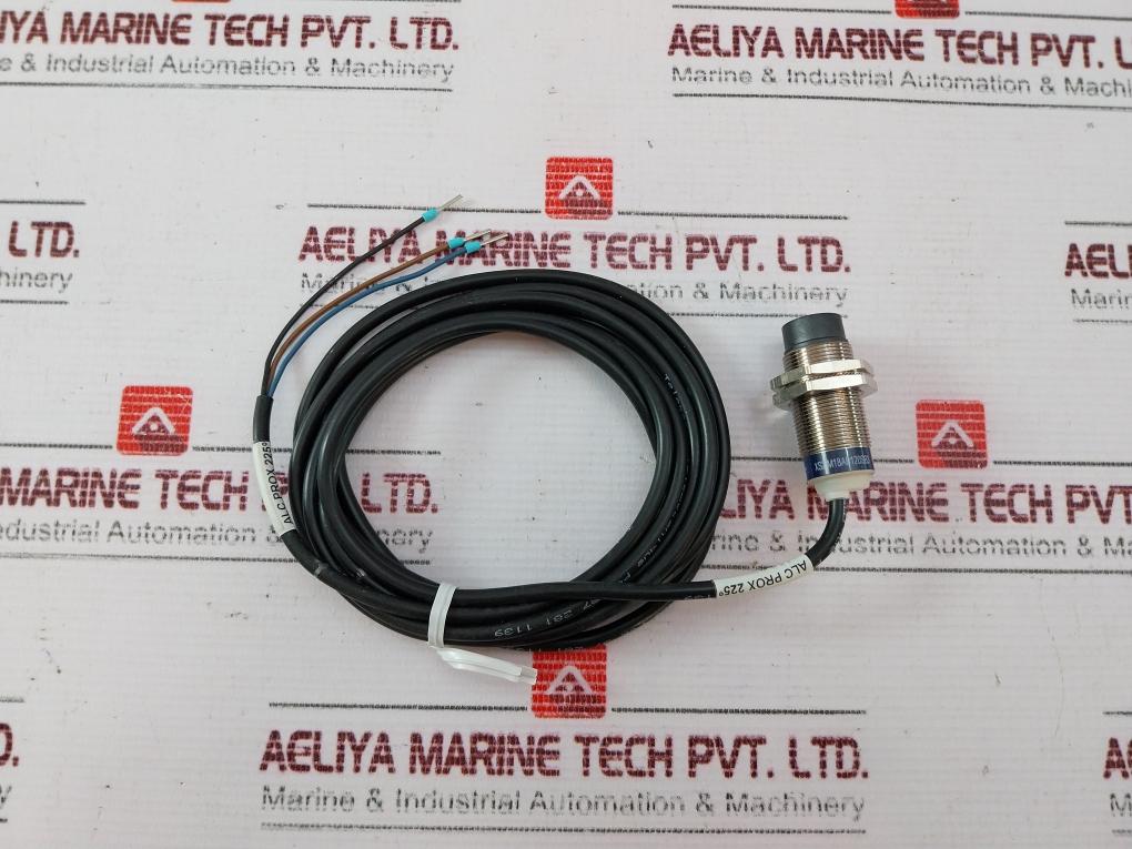 Telemecanique Xs2M18Ab120Sb3 Inductive Sensor 107W5886G031