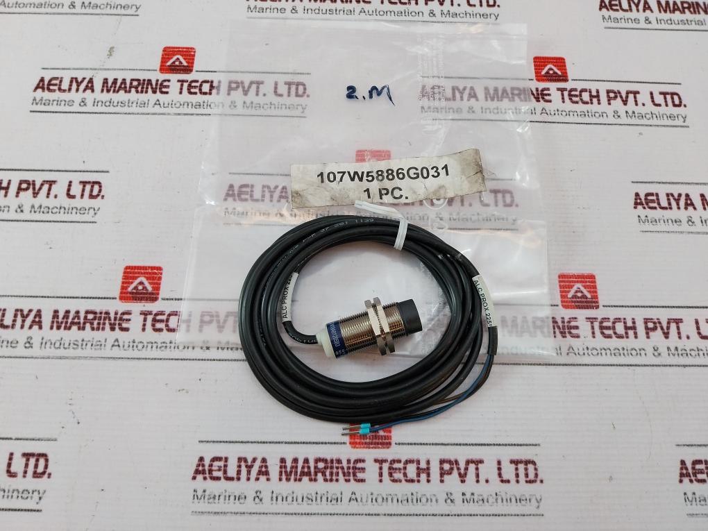 Telemecanique Xs2M18Ab120Sb3 Inductive Sensor 107W5886G031