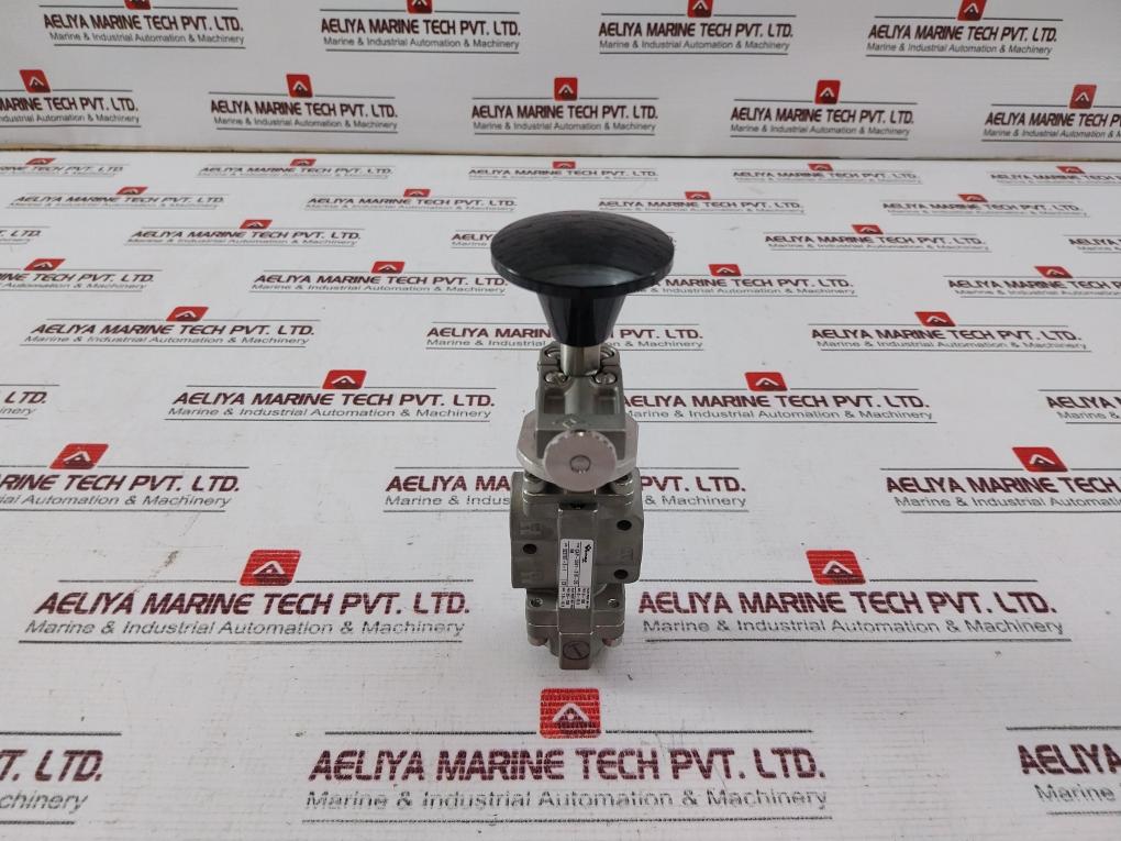 Versa Cap-3301-316-356B Three-way Valve