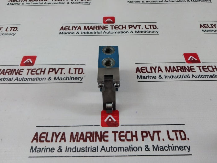 Wabco 3630070010 Pneumatic Directional Valve w/ Roller Lever