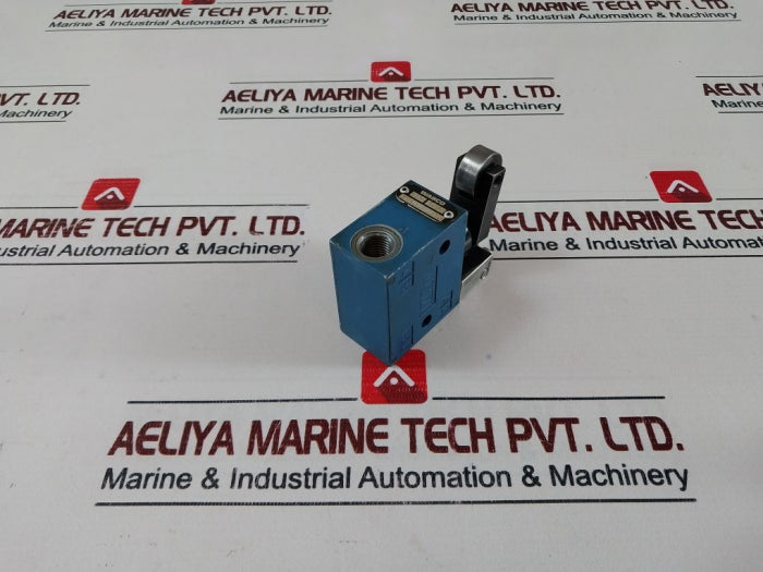 Wabco 3630070010 Pneumatic Directional Valve w/ Roller Lever