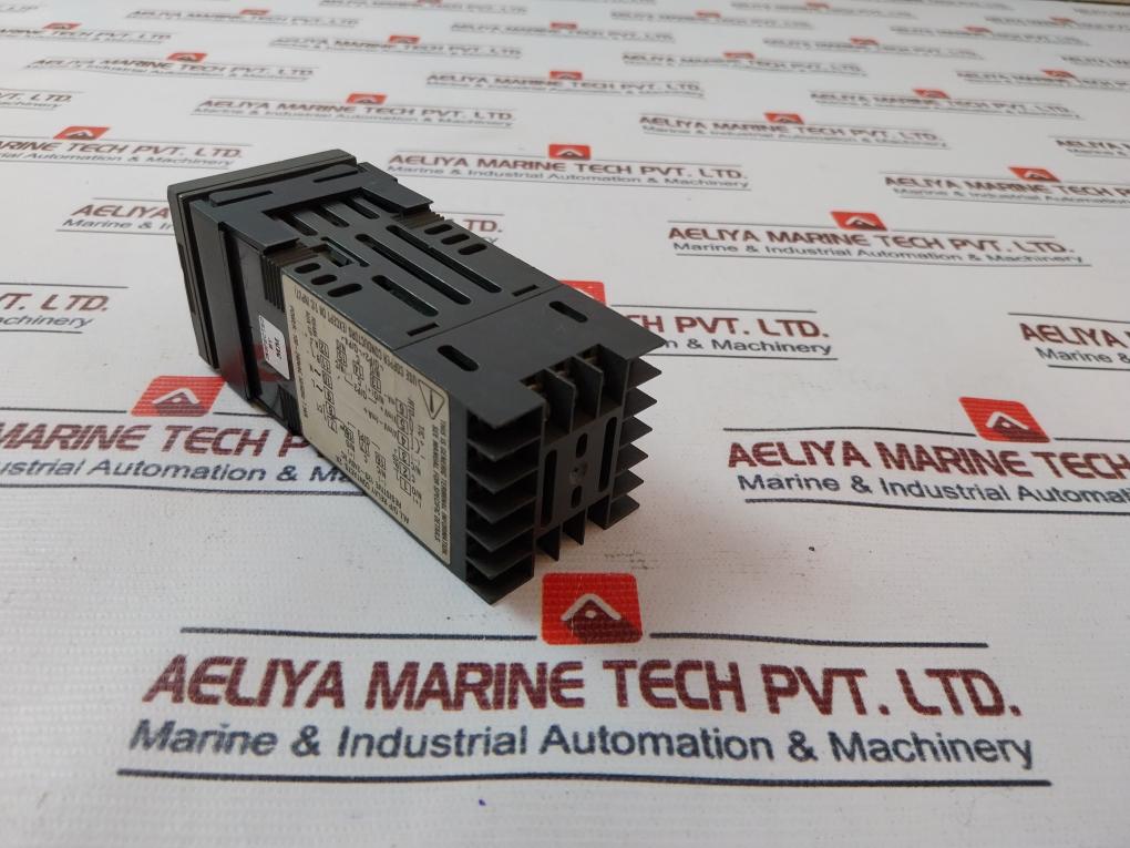 West 6100+ Digital Temperature Controller 100-240Vac 50/60Hz 7.5Va