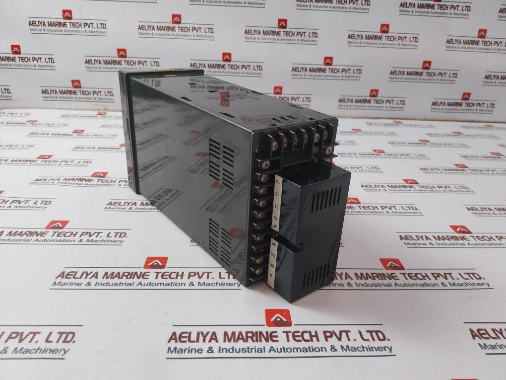 Yamatake-honeywell Sdc401 Digital Indicating Temperature Controller