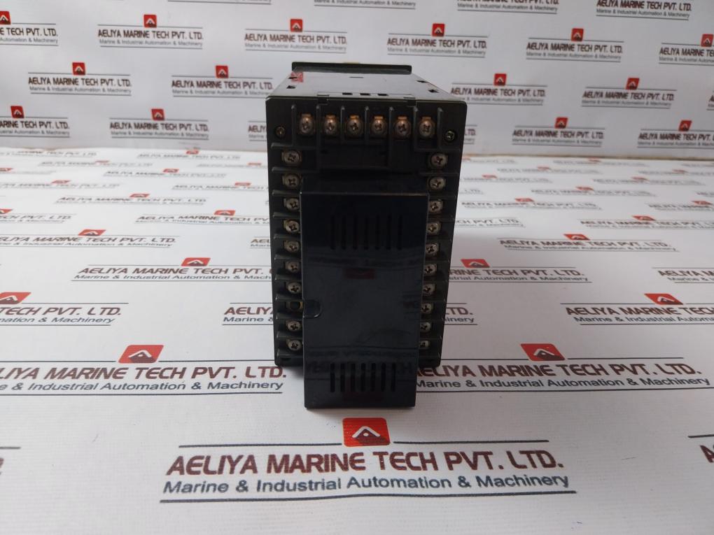 Yamatake-honeywell Sdc401 Temperature Controller Ac 100V