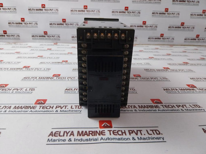 Yamatake-honeywell Sdc401 Temperature Controller Ac 100V