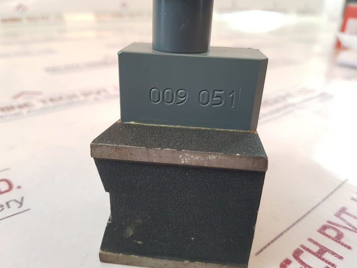Man B&W 009 051 Magnetic Base Measuring Device