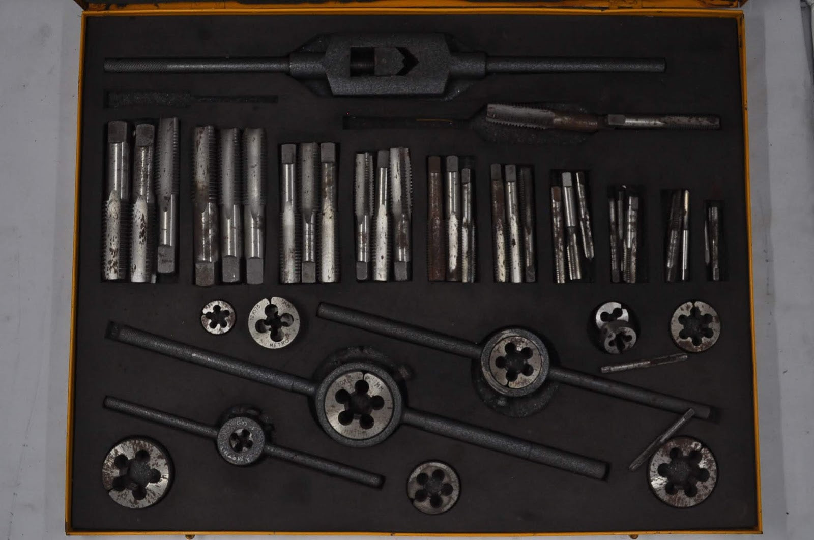 Metro 6 Mm To 24Mm 46 Pieces Tap & Round Die Set