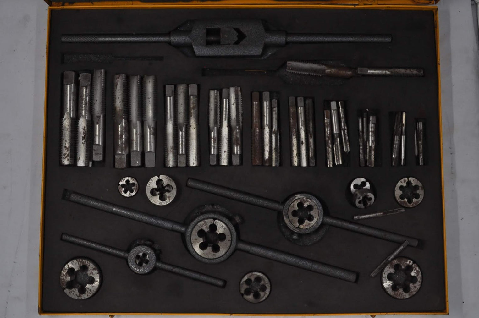 Metro 6 Mm To 24Mm 46 Pieces Tap & Round Die Set