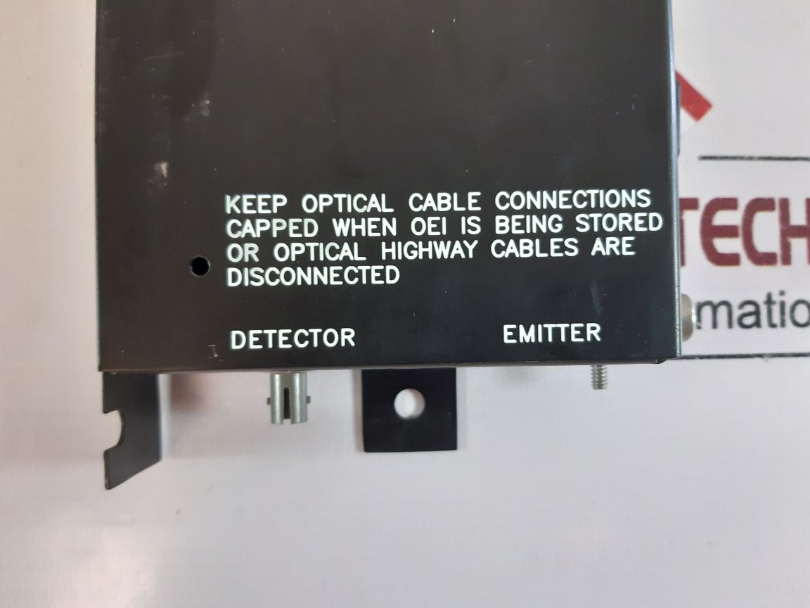 081627 200 Micron Fiber Optical Cable Connected To Emitter