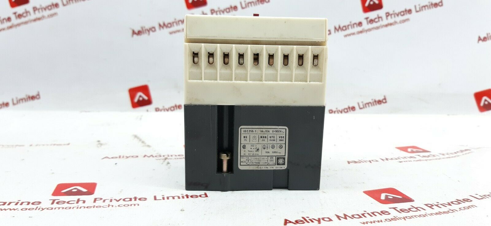 Telemecanique ca2-fn 162 relay 220v 60hz
