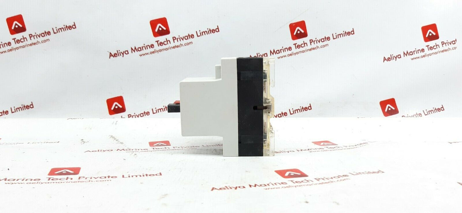 Merlin gerin multi 9 p25m circuit breaker