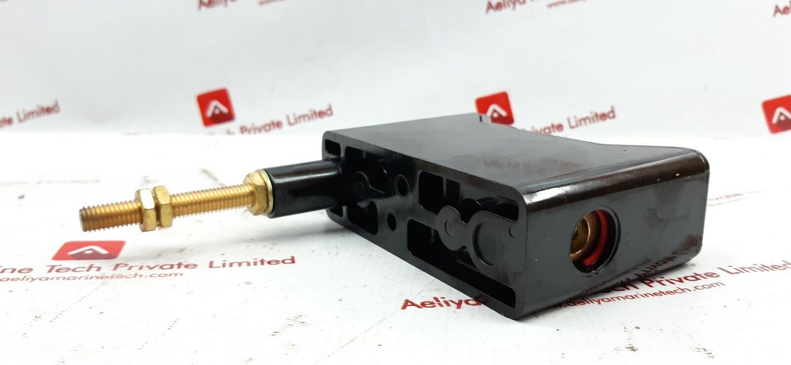 Red spot rs63 fuse holder