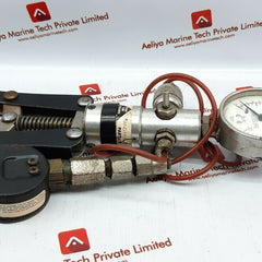 Hand held test pump tp1 pressure calibrator