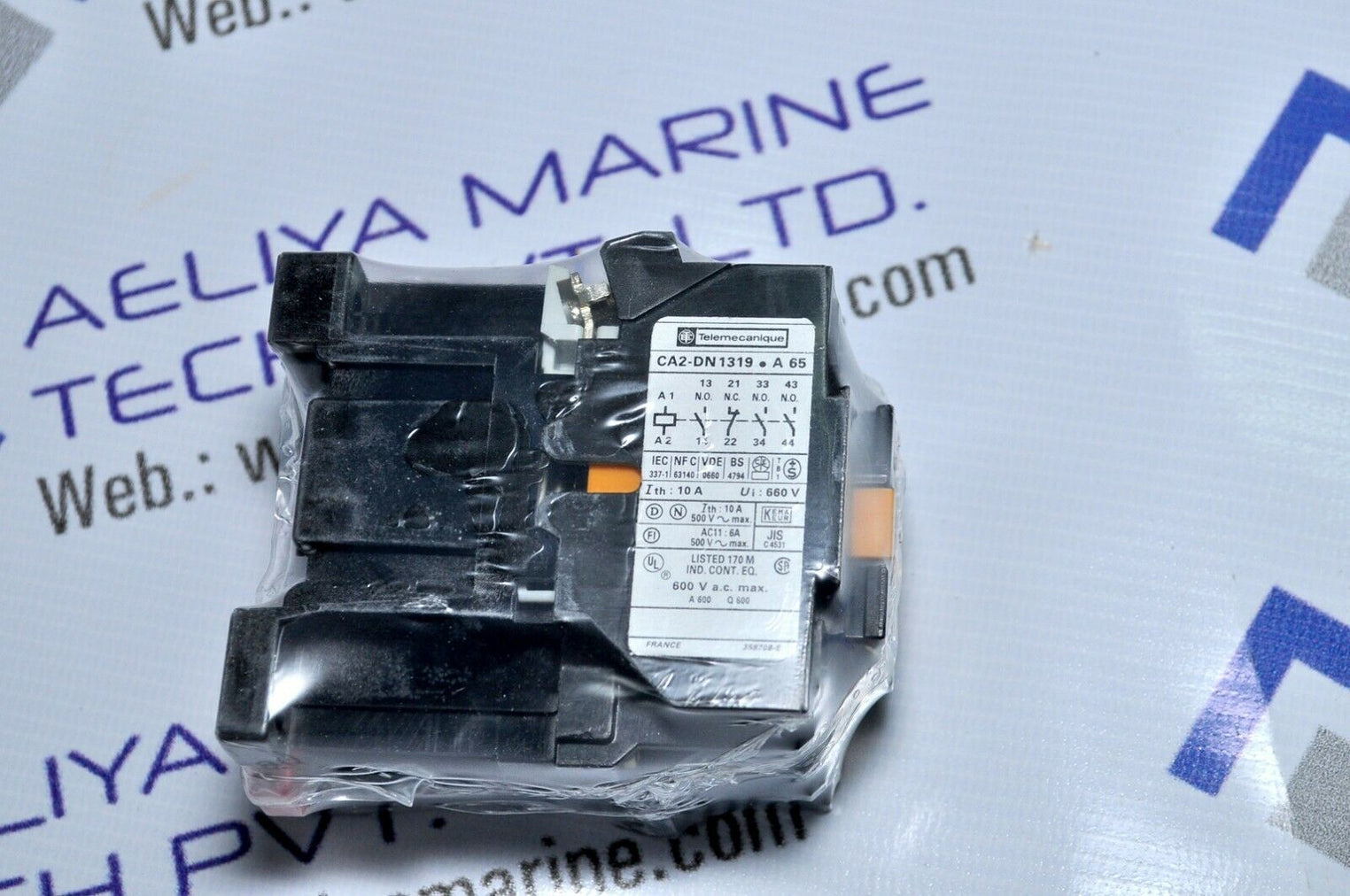 Telemecanique ca2-dn1319. a65 relay