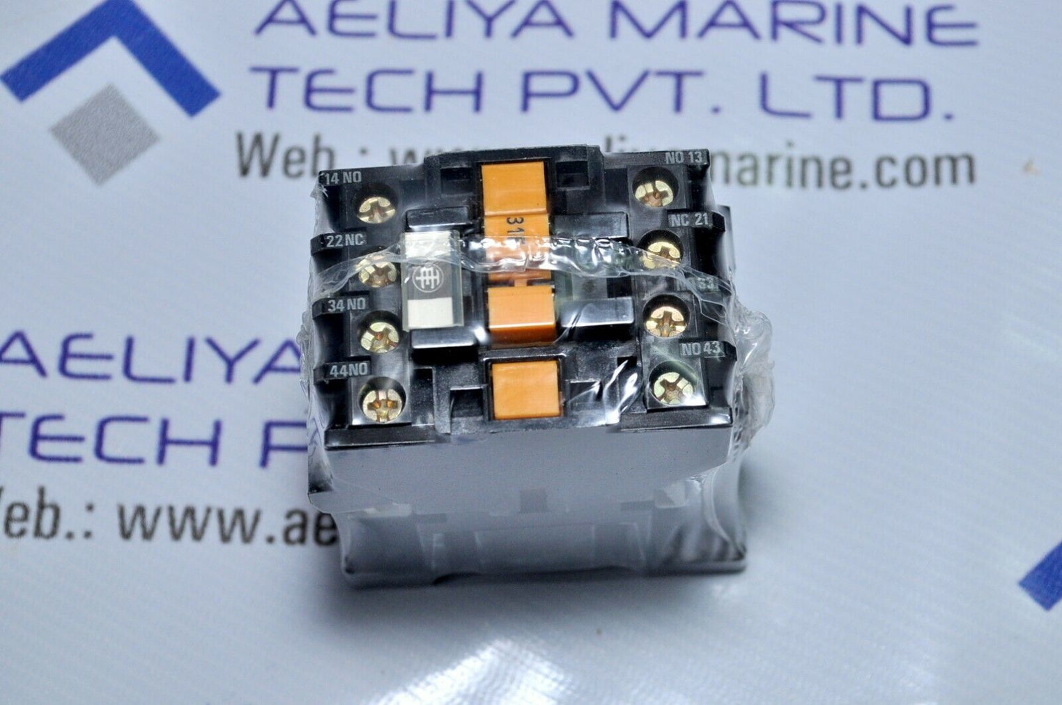 Telemecanique ca2-dn1319. a65 relay