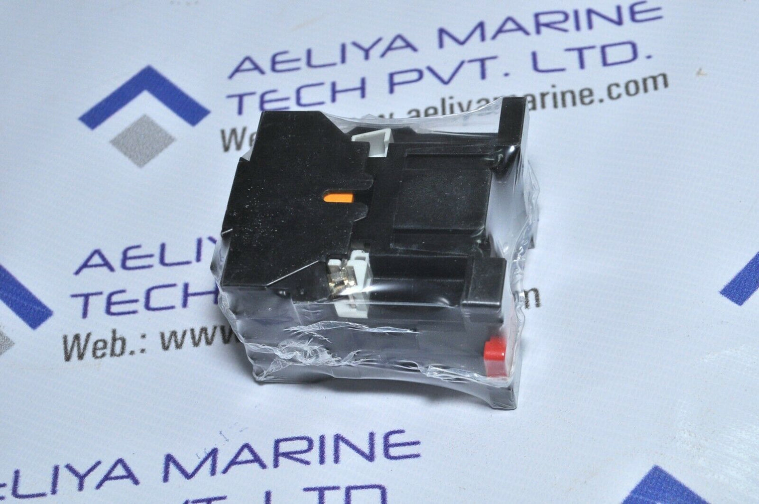 Telemecanique ca2-dn1319. a65 relay