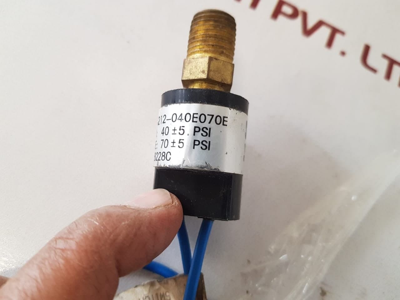 Set of 2x Sentrion 8228c pressure switch sensor