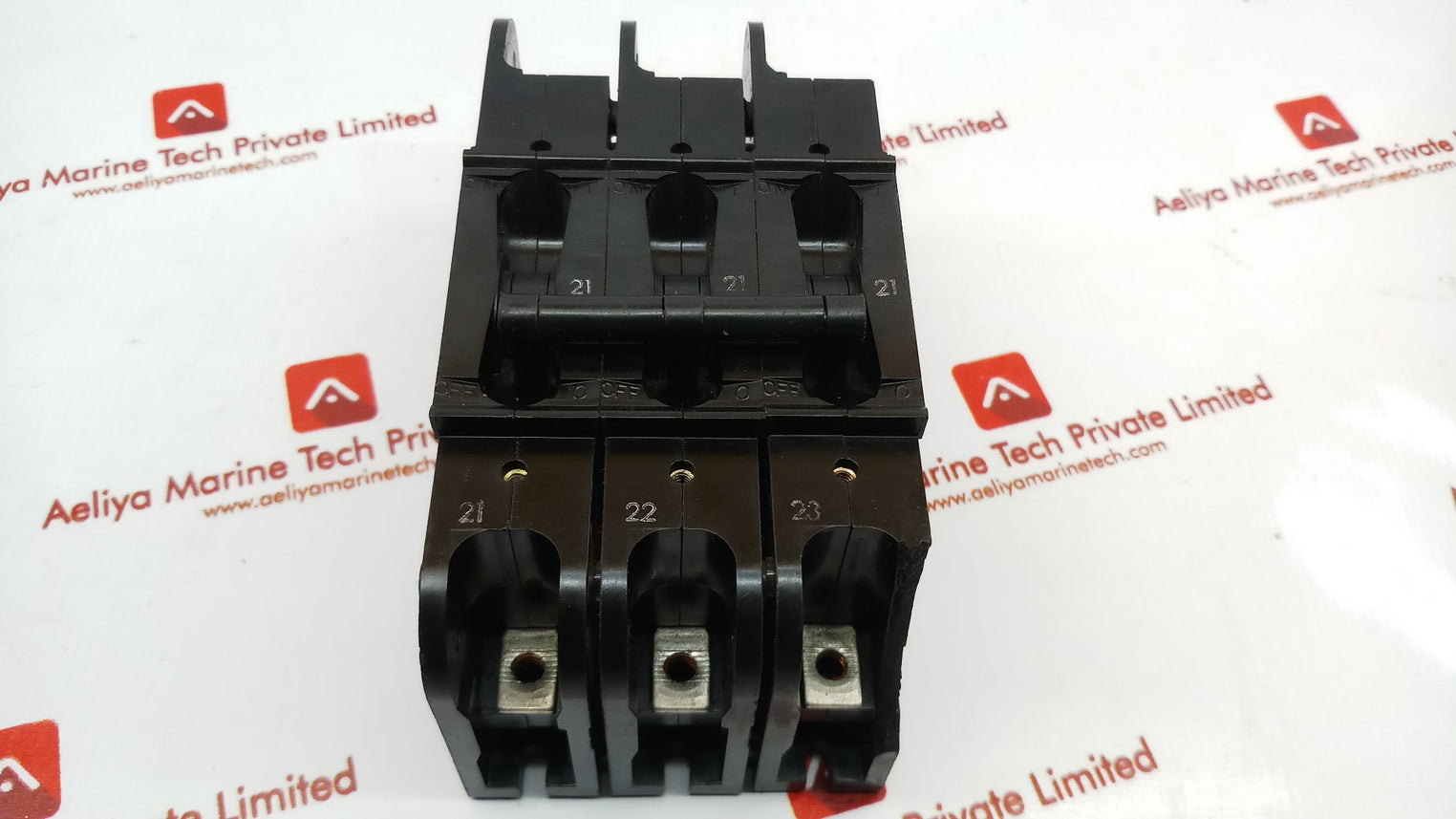 Heinemann Cf3-g8-ae Cf3-z33-55, 3 Pole Circuit Breaker