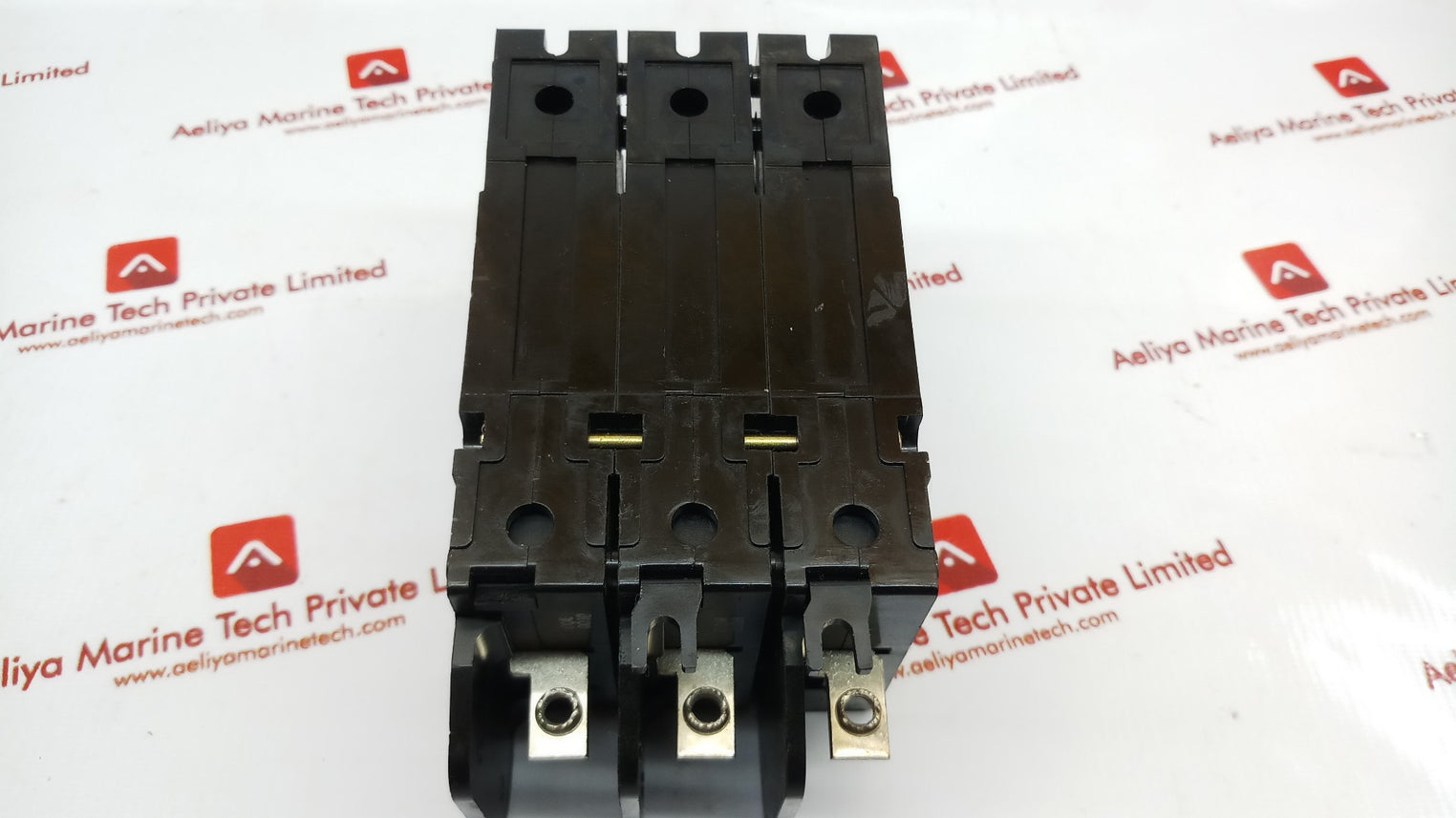 Heinemann Cf3-g8-ae Cf3-z33-55, 3 Pole Circuit Breaker