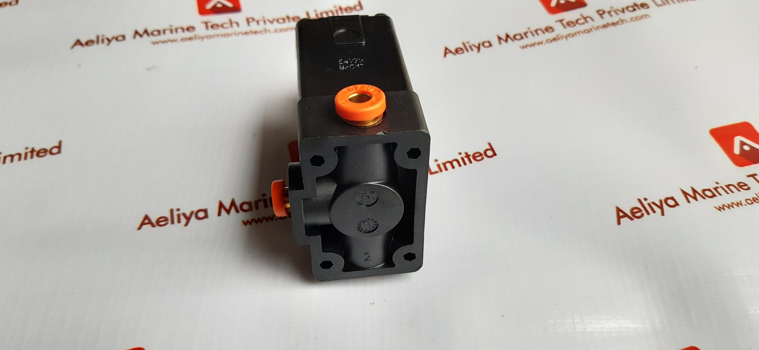 Burkert 5330 c 7/64 fkm p5 solenoid valve