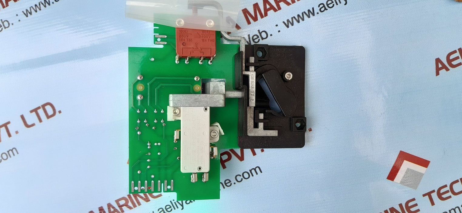 Wascomat 471-878514 door lock board