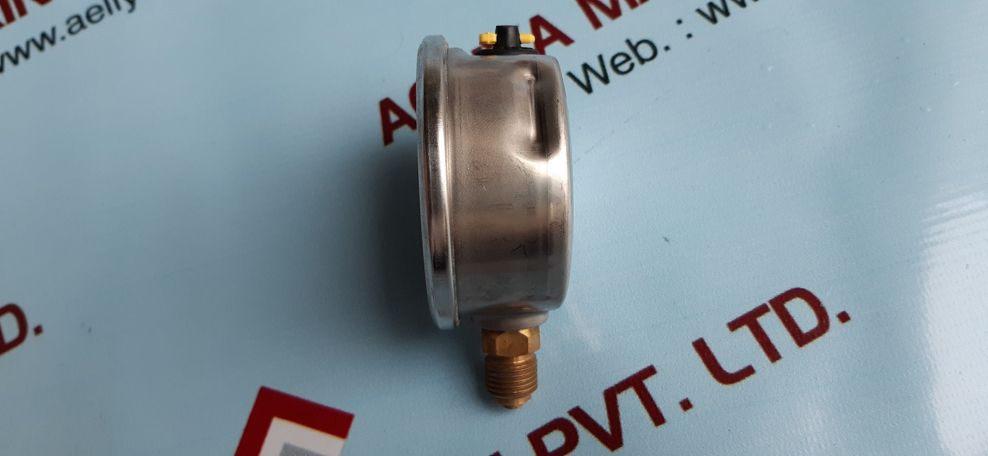 Wika 213.53.63 pressure gauge 4kg/cm2 & psi