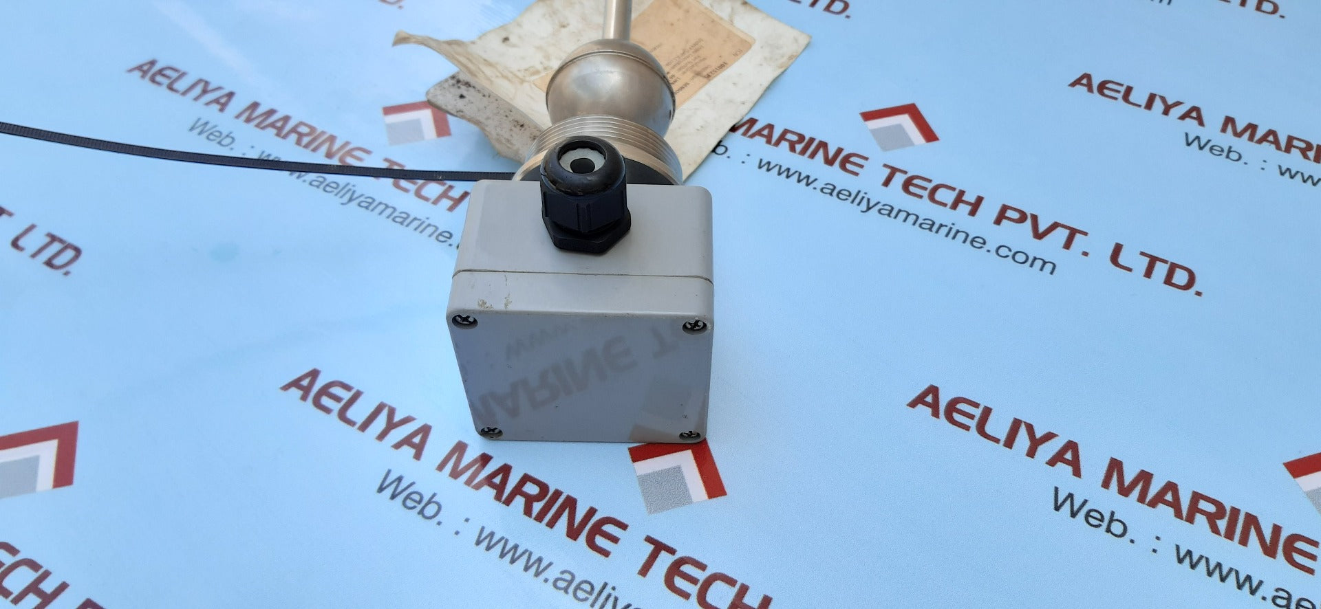 Liebherr 692833214 level sensor – Aeliya Marine Tech