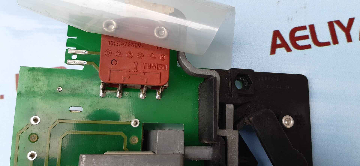 Wascomat 471878512 door lock control board