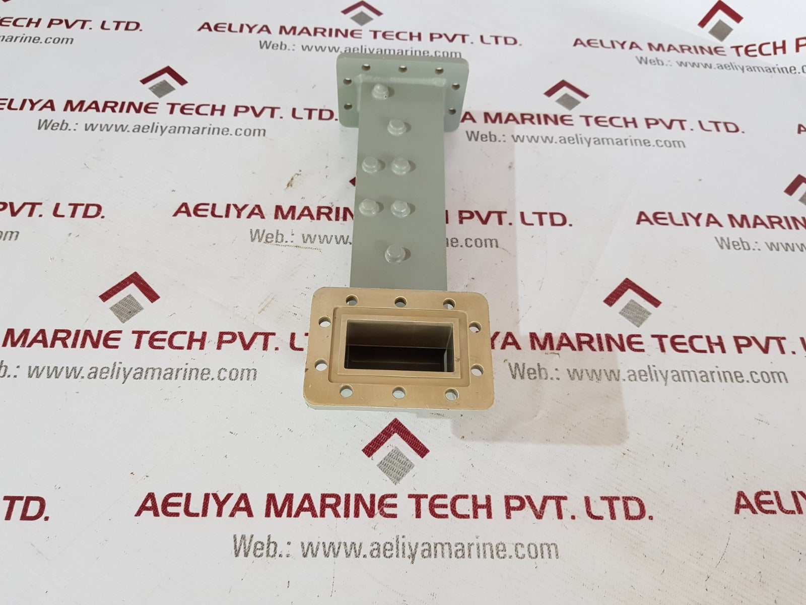 Microwave waveguide elbow