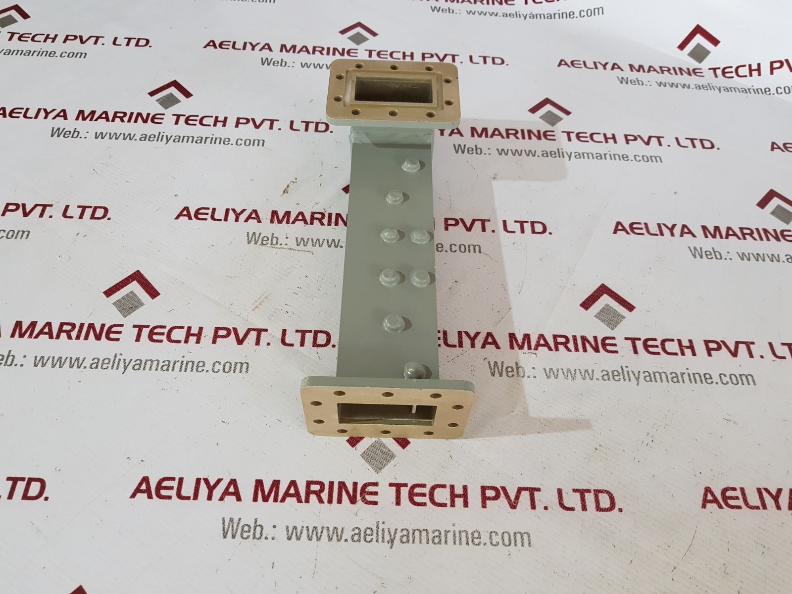 Microwave waveguide elbow