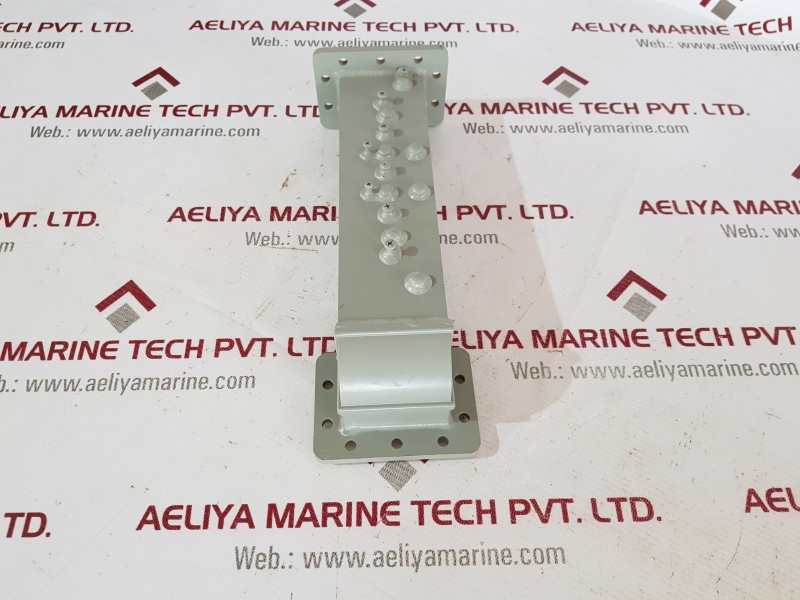 Microwave waveguide elbow