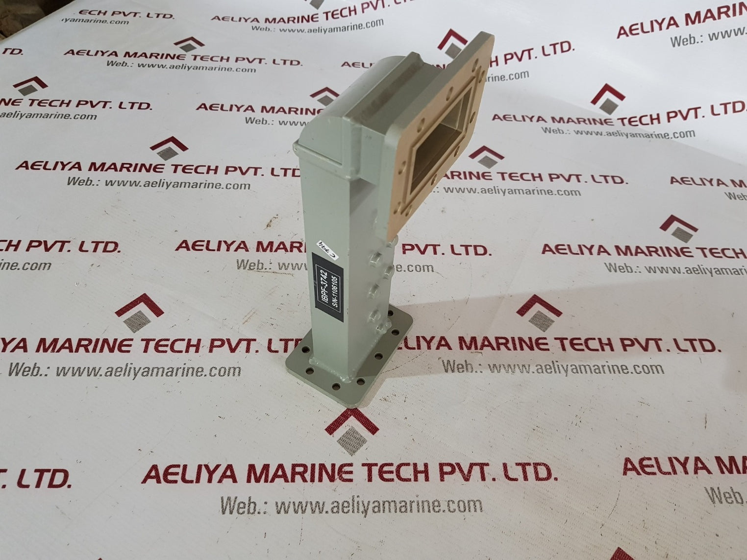 Microwave waveguide elbow