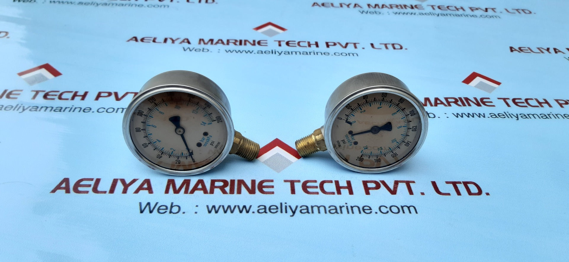 Lot of 2x Enfm 1211 pressure gauge 0-200 psi 0-14 bar