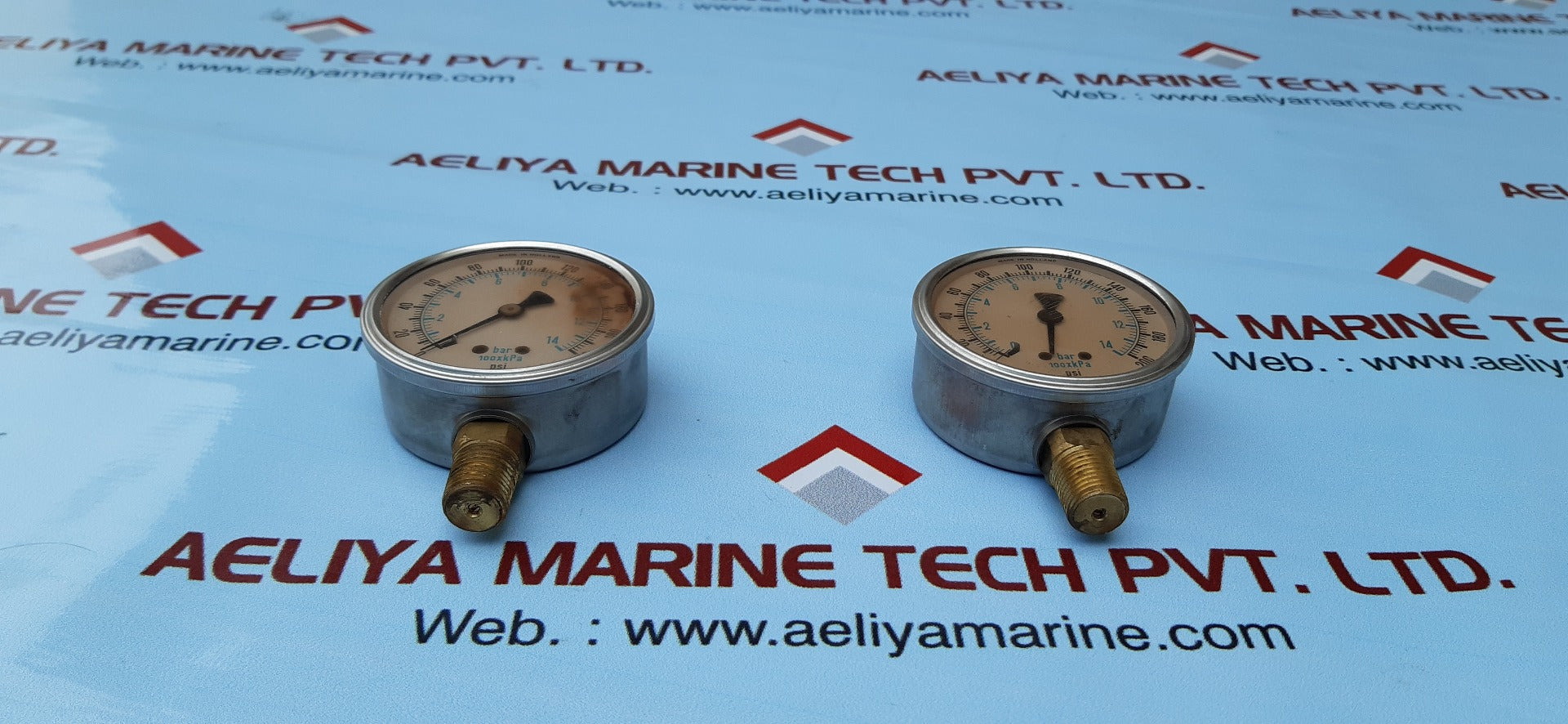 Lot of 2x Enfm 1211 pressure gauge 0-200 psi 0-14 bar