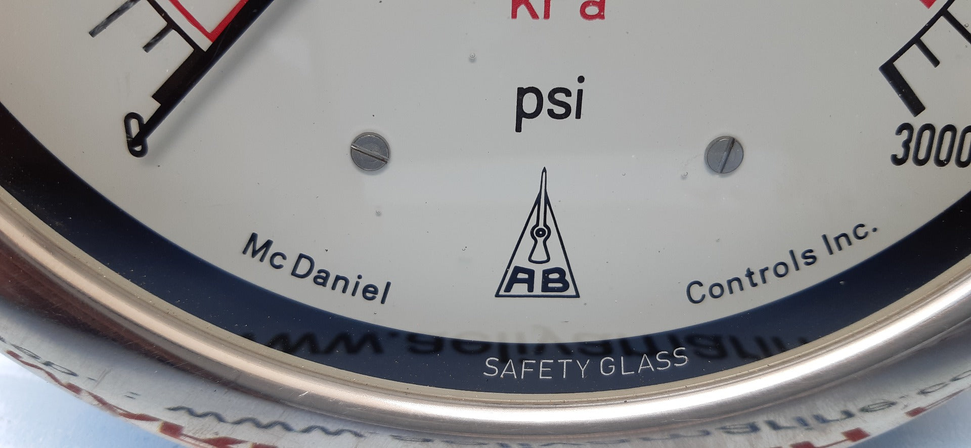 Mc daniel controls pressure gauge 0-3000 psi