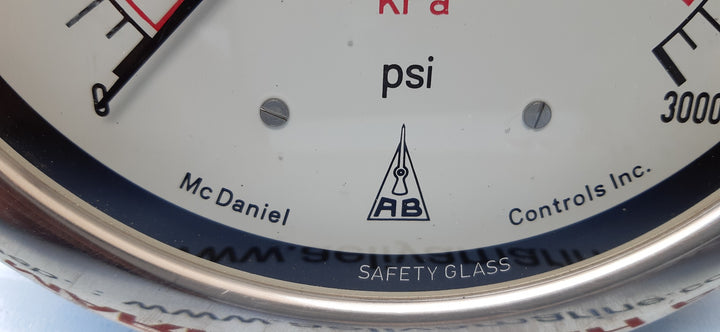 Mc daniel controls pressure gauge 0-3000 psi