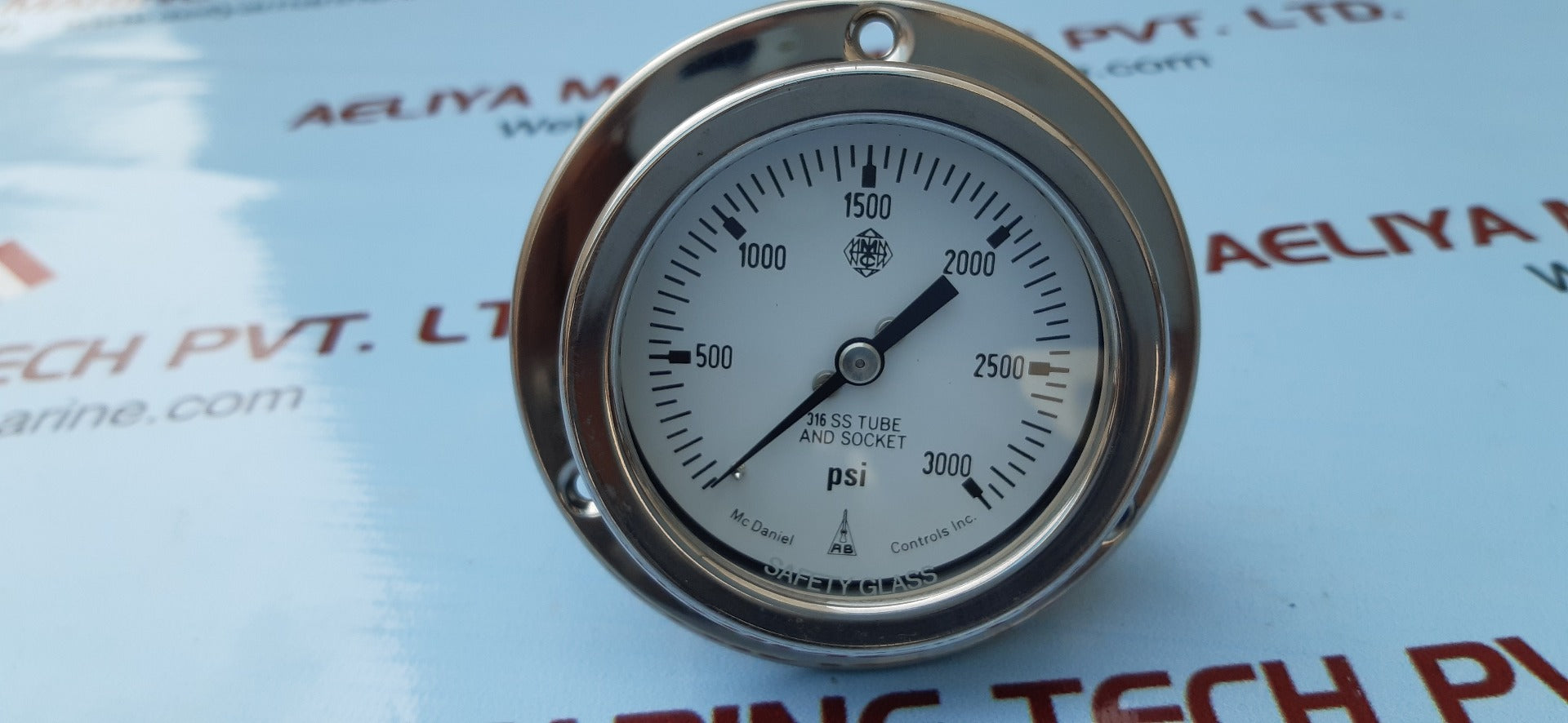 Mc daniel tube and socket 316ss pressure gauge 0-3000 psi