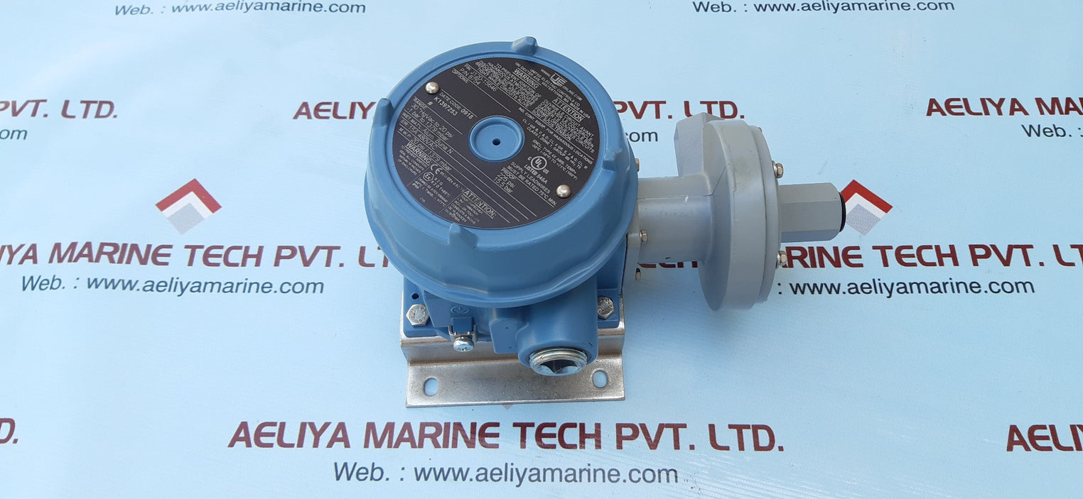Ue j120-15646 pressure switch