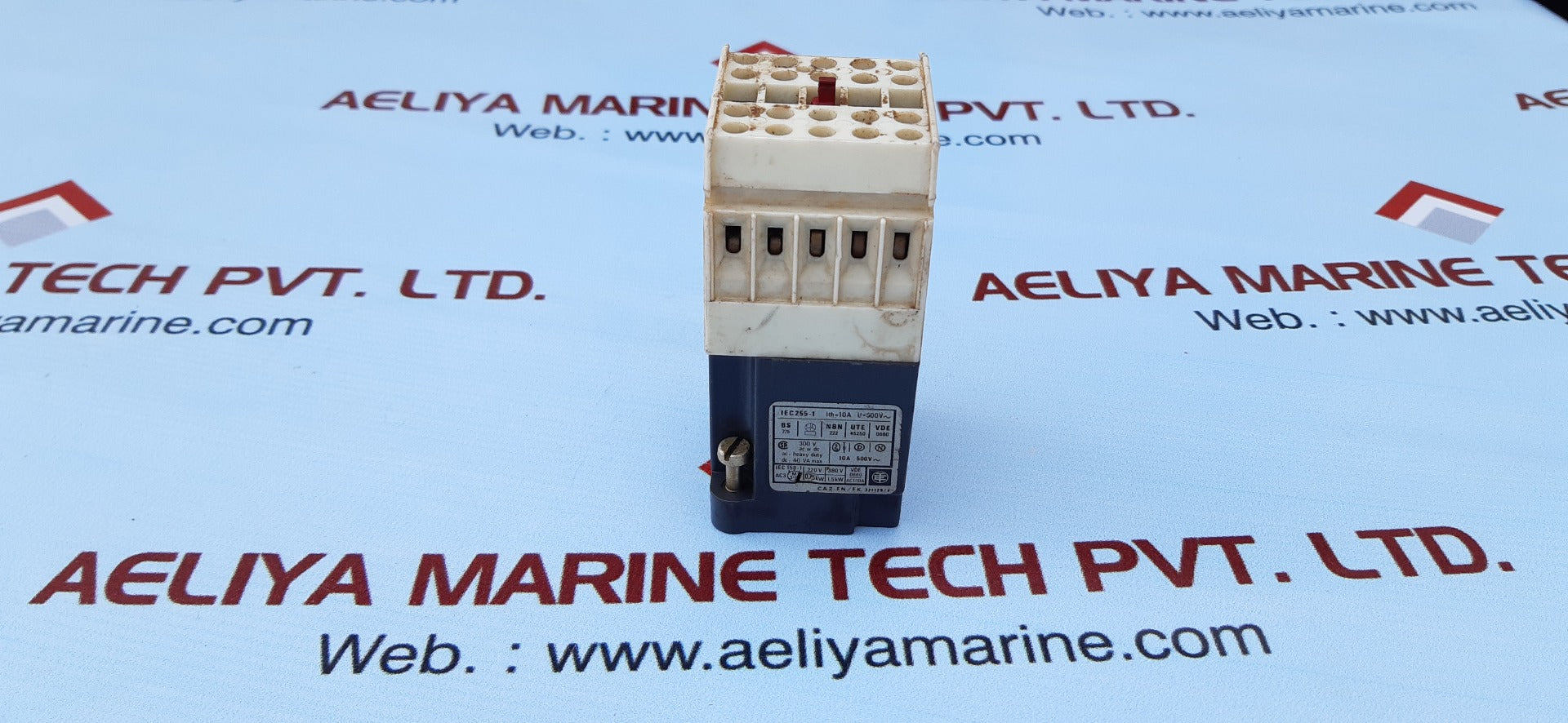 Telemecanique IEC255-1 relay