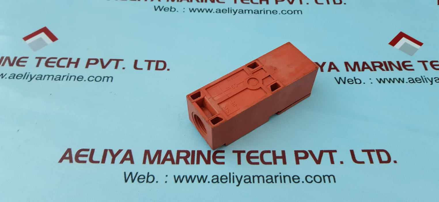 Schmersal ifl 15-333-11ypg proximity inductive switch ip 65