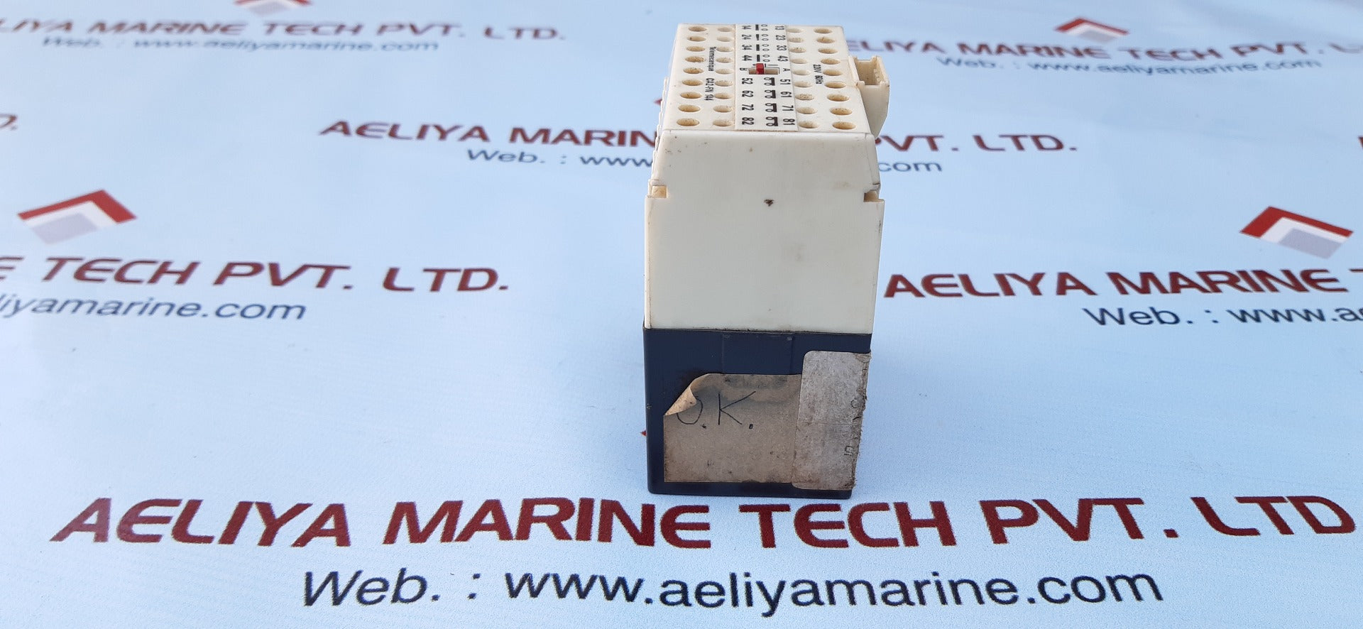 Telemecanique ca2-fn 144 relay 220v 60hz