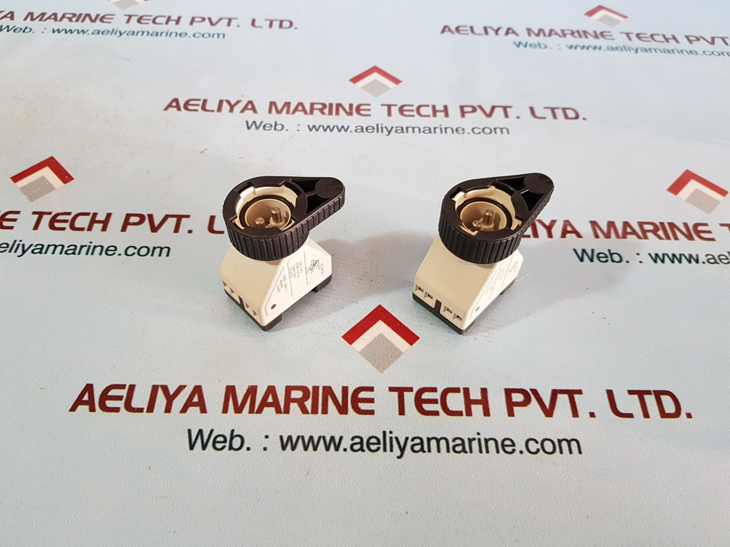 A.T.X. 98110 aux ac-15 250v 10a dc-13 24v 1a