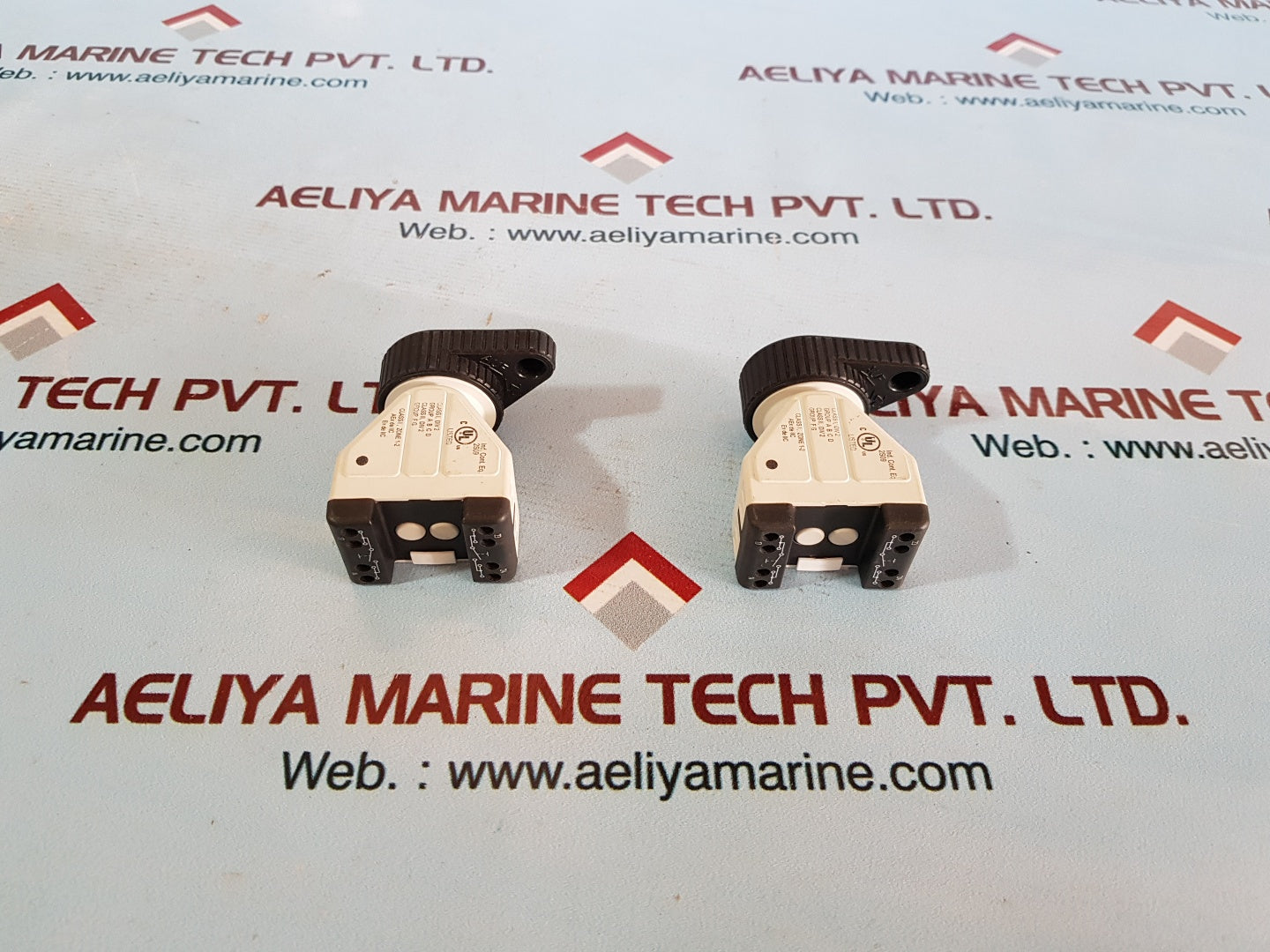 A.T.X. 98110 aux ac-15 250v 10a dc-13 24v 1a