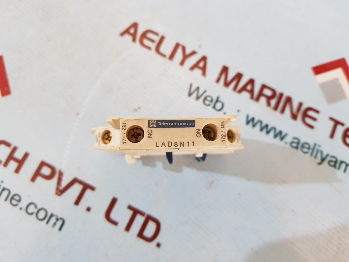 Telemecanique lad8n11 lateral contact block