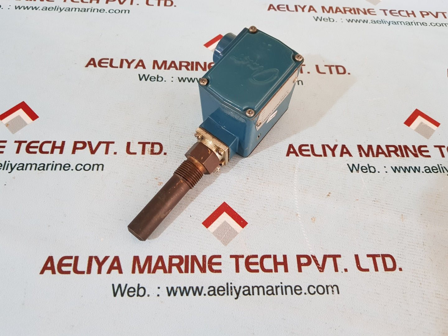 Amot 4140ek1h00ce3ee temperature switch 66-87'c