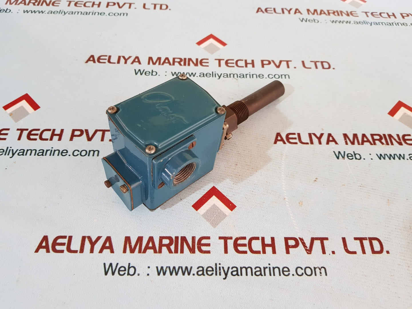 Amot 4140ek1h00ce3ee temperature switch 66-87'c