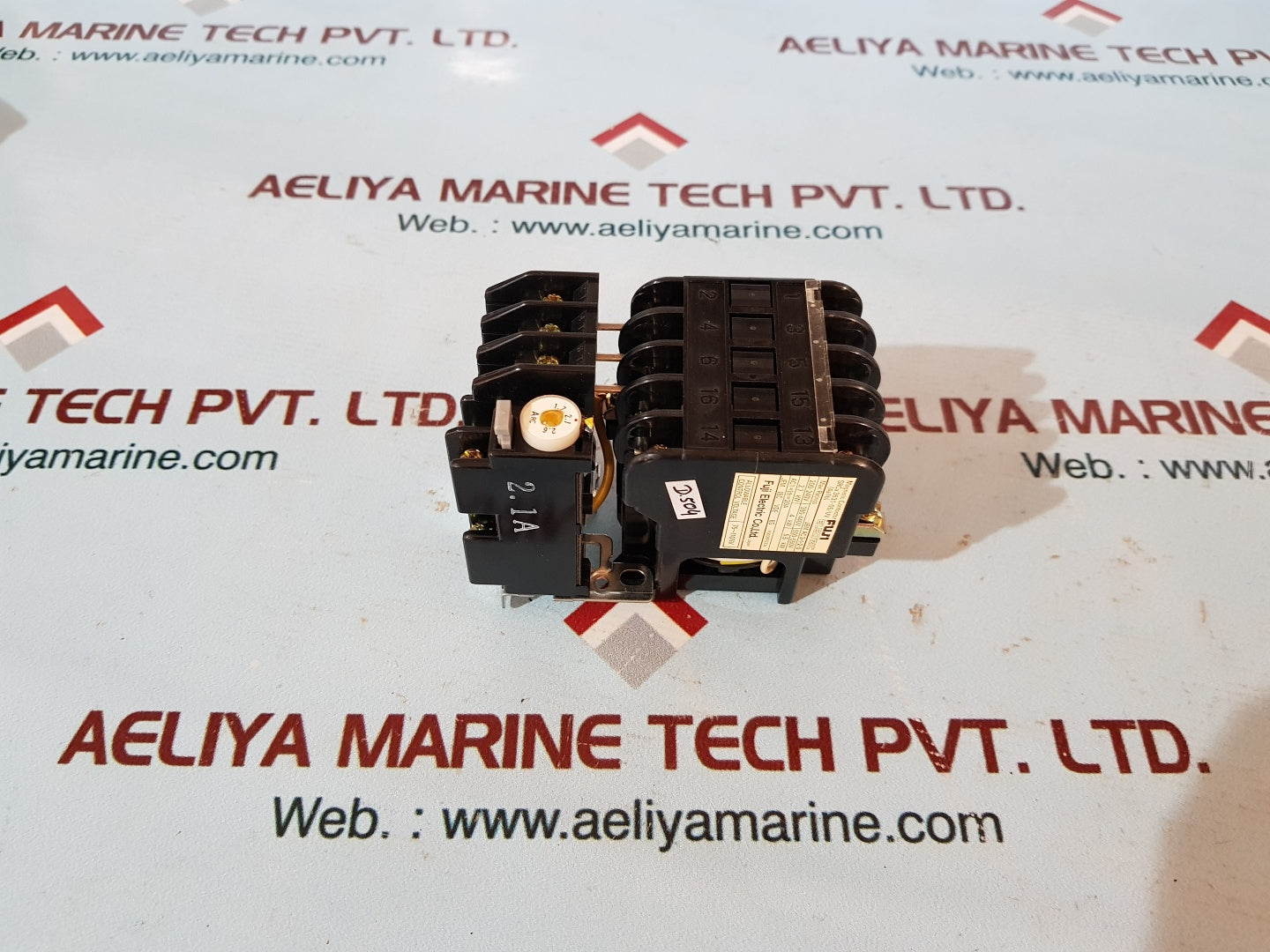 Fuji electric srca 3631-05/uv(4a 1 b) magnetic contactor